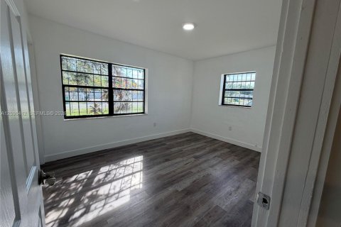 Villa ou maison à louer à Miami, Floride: 3 chambres, 165.27 m2 № 2397397 - photo 13