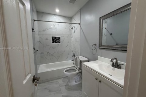 Villa ou maison à louer à Miami, Floride: 3 chambres, 165.27 m2 № 2397397 - photo 17
