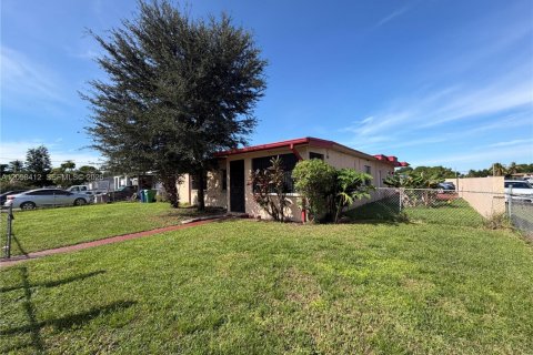 Villa ou maison à Miami, Floride 3 chambres, 165.27 m2 № 2397397