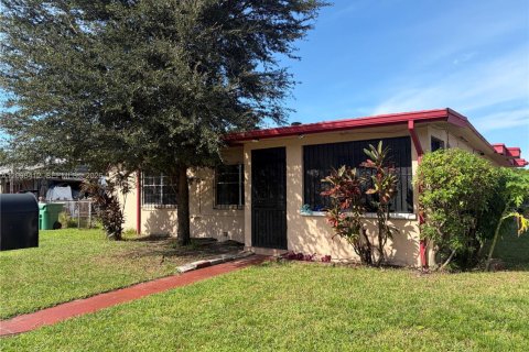 Villa ou maison à louer à Miami, Floride: 3 chambres, 165.27 m2 № 2397397 - photo 25