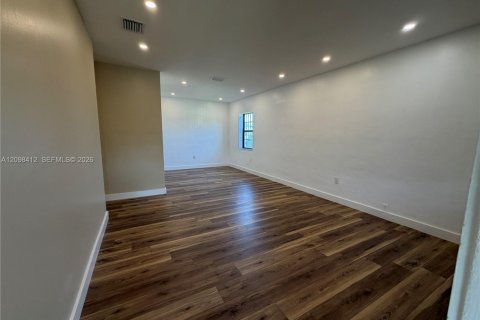 Villa ou maison à louer à Miami, Floride: 3 chambres, 165.27 m2 № 2397397 - photo 22