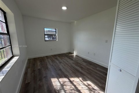 Villa ou maison à louer à Miami, Floride: 3 chambres, 165.27 m2 № 2397397 - photo 11