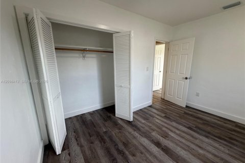 Villa ou maison à louer à Miami, Floride: 3 chambres, 165.27 m2 № 2397397 - photo 14