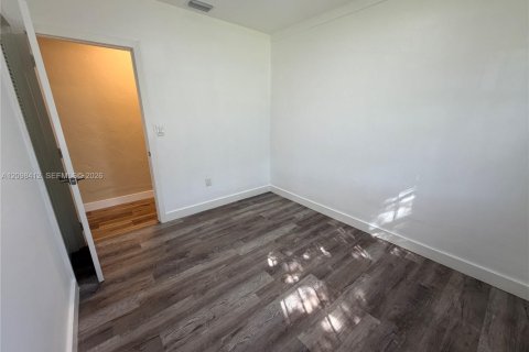 Villa ou maison à louer à Miami, Floride: 3 chambres, 165.27 m2 № 2397397 - photo 9