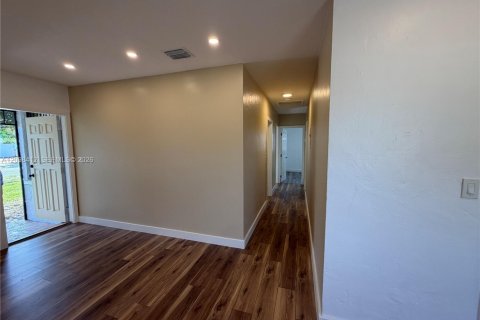 Villa ou maison à louer à Miami, Floride: 3 chambres, 165.27 m2 № 2397397 - photo 18
