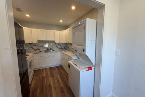 Villa ou maison à louer à Miami, Floride: 3 chambres, 165.27 m2 № 2397397 - photo 20