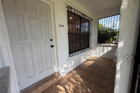 Villa ou maison à louer à Miami, Floride: 3 chambres, 165.27 m2 № 2397397 - photo 7