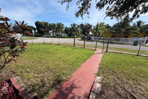 Villa ou maison à louer à Miami, Floride: 3 chambres, 165.27 m2 № 2397397 - photo 6