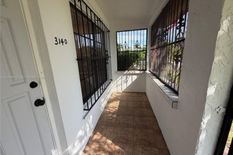 Villa ou maison à louer à Miami, Floride: 3 chambres, 165.27 m2 № 2397397 - photo 8