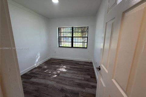 Villa ou maison à louer à Miami, Floride: 3 chambres, 165.27 m2 № 2397397 - photo 10