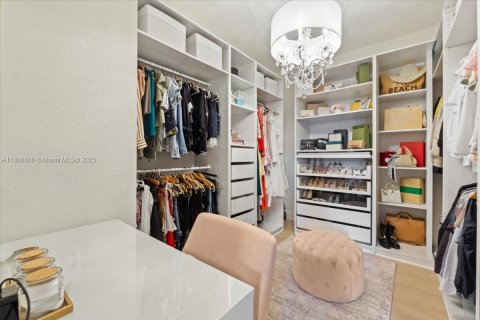 Купить виллу или дом в Майами, Флорида 5 спален, 227.05м2, № 1948488 - фото 24