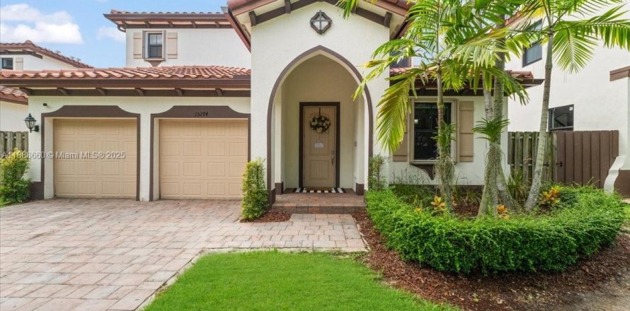 Дом в Майами, Флорида 5 спален, 227.05м2 № 1948488