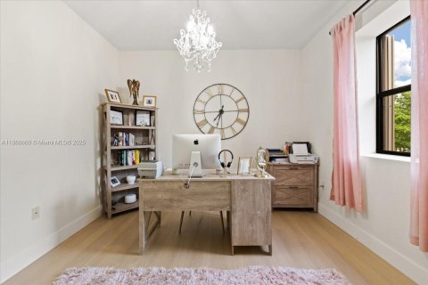 Купить виллу или дом в Майами, Флорида 5 спален, 227.05м2, № 1948488 - фото 29