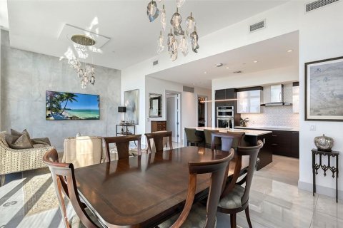 Condo in Sarasota, Florida, 2 bedrooms  № 2428924 - photo 12