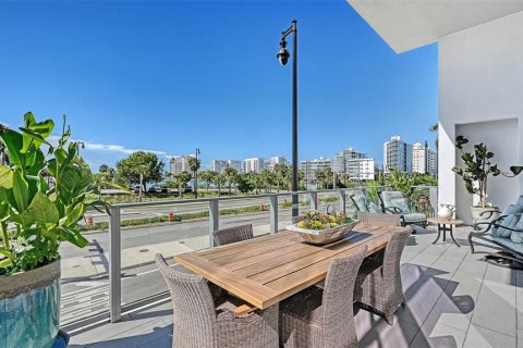 Condo in Sarasota, Florida, 2 bedrooms  № 2428924 - photo 18