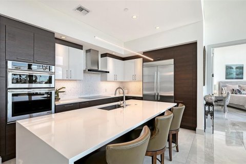 Condo in Sarasota, Florida, 2 bedrooms  № 2428924 - photo 24