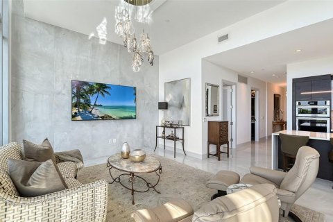 Condo in Sarasota, Florida, 2 bedrooms  № 2428924 - photo 11