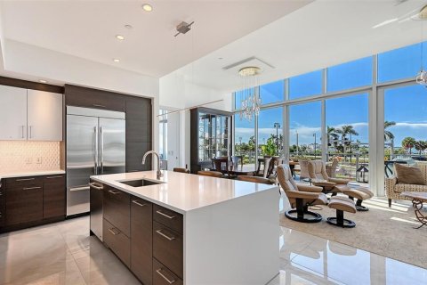 Condo in Sarasota, Florida, 2 bedrooms  № 2428924 - photo 8