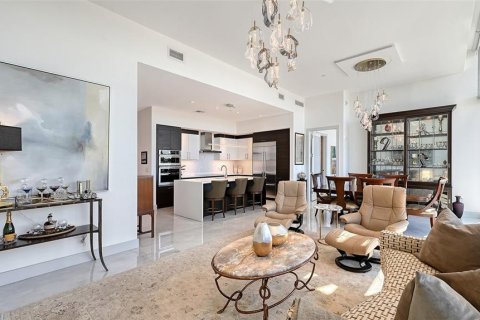Condo in Sarasota, Florida, 2 bedrooms  № 2428924 - photo 7