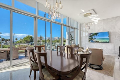 Condo in Sarasota, Florida, 2 bedrooms  № 2428924 - photo 10