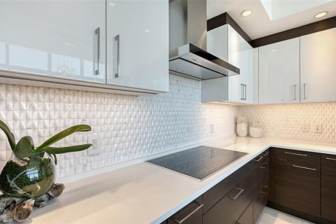 Condo in Sarasota, Florida, 2 bedrooms  № 2428924 - photo 25
