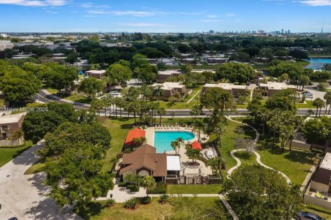 Adosado en venta en West Palm Beach, Florida, 2 dormitorios, 114.83 m2 № 1970669 - foto 19