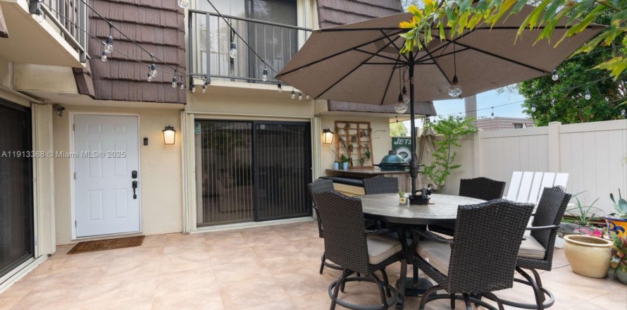 Adosado en West Palm Beach, Florida 2 dormitorios, 114.83 m2 № 1970669