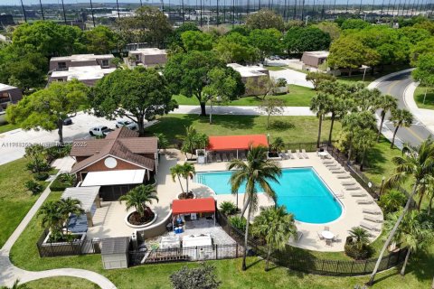 Adosado en venta en West Palm Beach, Florida, 2 dormitorios, 114.83 m2 № 1970669 - foto 20