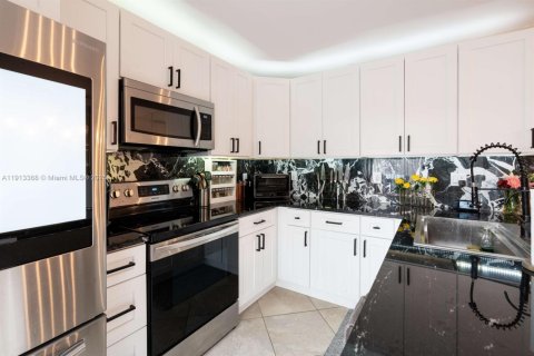 Adosado en venta en West Palm Beach, Florida, 2 dormitorios, 114.83 m2 № 1970669 - foto 9