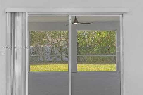 Villa ou maison à louer à Cape Coral, Floride: 3 chambres № 2065064 - photo 20