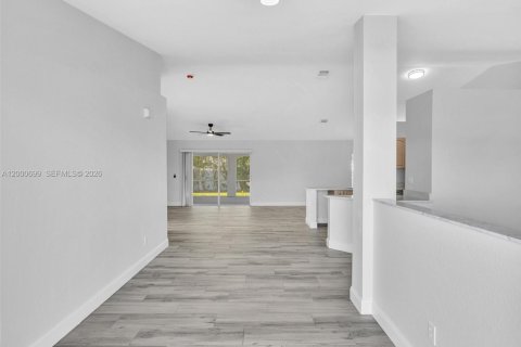 Villa ou maison à louer à Cape Coral, Floride: 3 chambres № 2065064 - photo 7