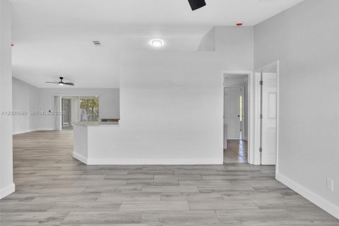 Villa ou maison à louer à Cape Coral, Floride: 3 chambres № 2065064 - photo 19