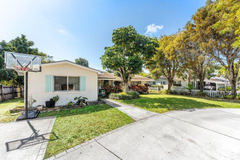 House in Delray Beach, Florida 3 bedrooms, 146.04 sq.m. № 2272021 - photo 2