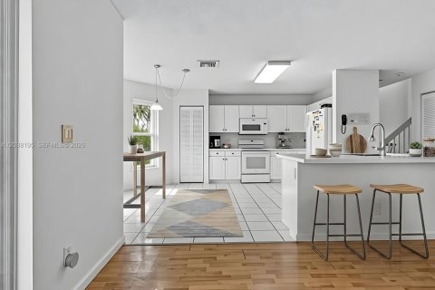 Купить виллу или дом в Мирамар, Флорида 5 спален, 274.34м2, № 2085944 - фото 14