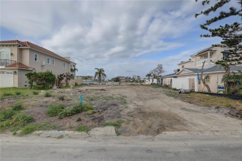 Terreno en venta en Treasure Island, Florida № 1680158 - foto 1