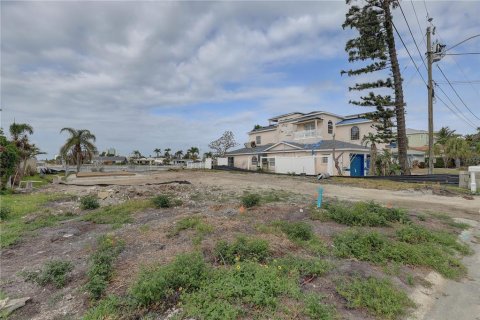 Terreno en venta en Treasure Island, Florida № 1680158 - foto 3