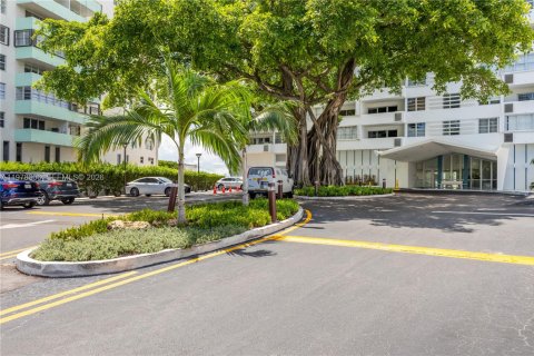 Condominio en venta en Miami Beach, Florida, 1 dormitorio, 79.71 m2 № 2044565 - foto 29