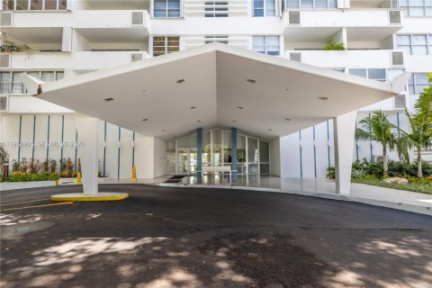 Condominio en venta en Miami Beach, Florida, 1 dormitorio, 79.71 m2 № 2044565 - foto 30
