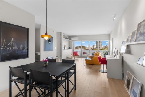 Condominio en venta en Miami Beach, Florida, 1 dormitorio, 79.71 m2 № 2044565 - foto 10