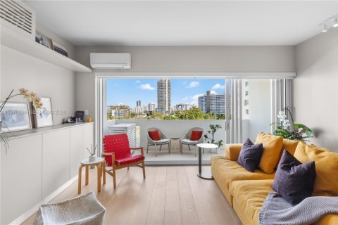 Condominio en venta en Miami Beach, Florida, 1 dormitorio, 79.71 m2 № 2044565 - foto 2