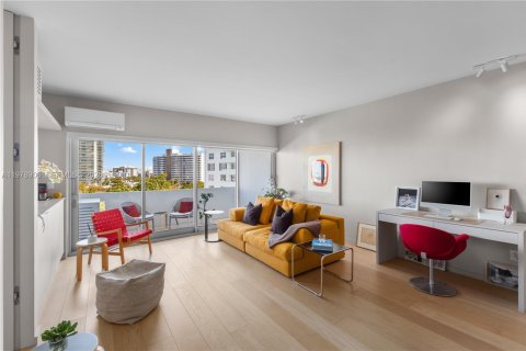 Condominio en venta en Miami Beach, Florida, 1 dormitorio, 79.71 m2 № 2044565 - foto 3