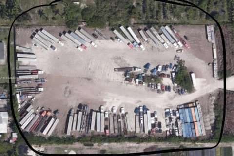 Commercial property in Miami, Florida № 1961509 - photo 10