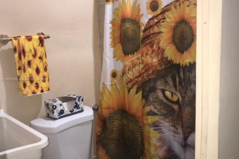 Commercial property in Miami, Florida № 1961509 - photo 5