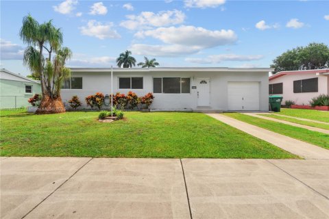 House in Homestead, Florida 3 bedrooms, 110.09 sq.m. № 1891658 - photo 2