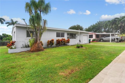 House in Homestead, Florida 3 bedrooms, 110.09 sq.m. № 1891658 - photo 4