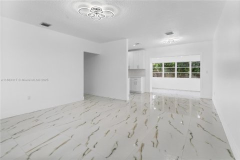 House in Homestead, Florida 3 bedrooms, 110.09 sq.m. № 1891658 - photo 9