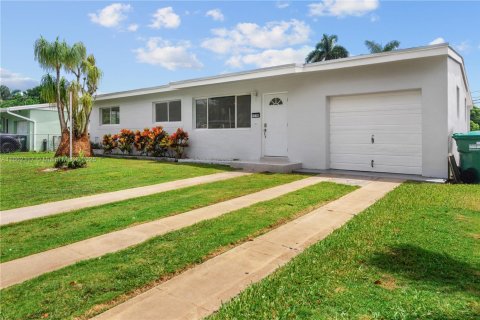 House in Homestead, Florida 3 bedrooms, 110.09 sq.m. № 1891658 - photo 3