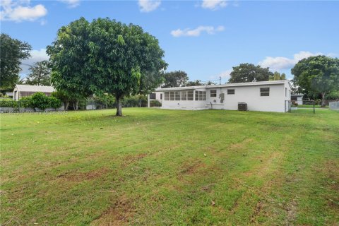 House in Homestead, Florida 3 bedrooms, 110.09 sq.m. № 1891658 - photo 12