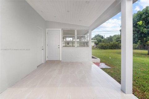 House in Homestead, Florida 3 bedrooms, 110.09 sq.m. № 1891658 - photo 14