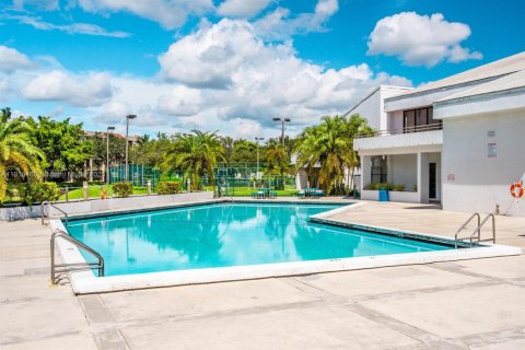 Condo in Plantation, Florida, 2 bedrooms  № 1974921 - photo 30